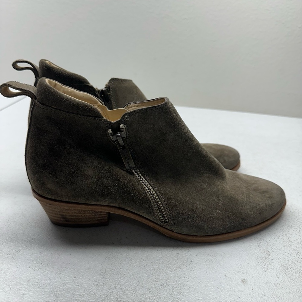 Paul Green Olive Suede Ankle Boots, Size 6 US - Picture 3 of 7